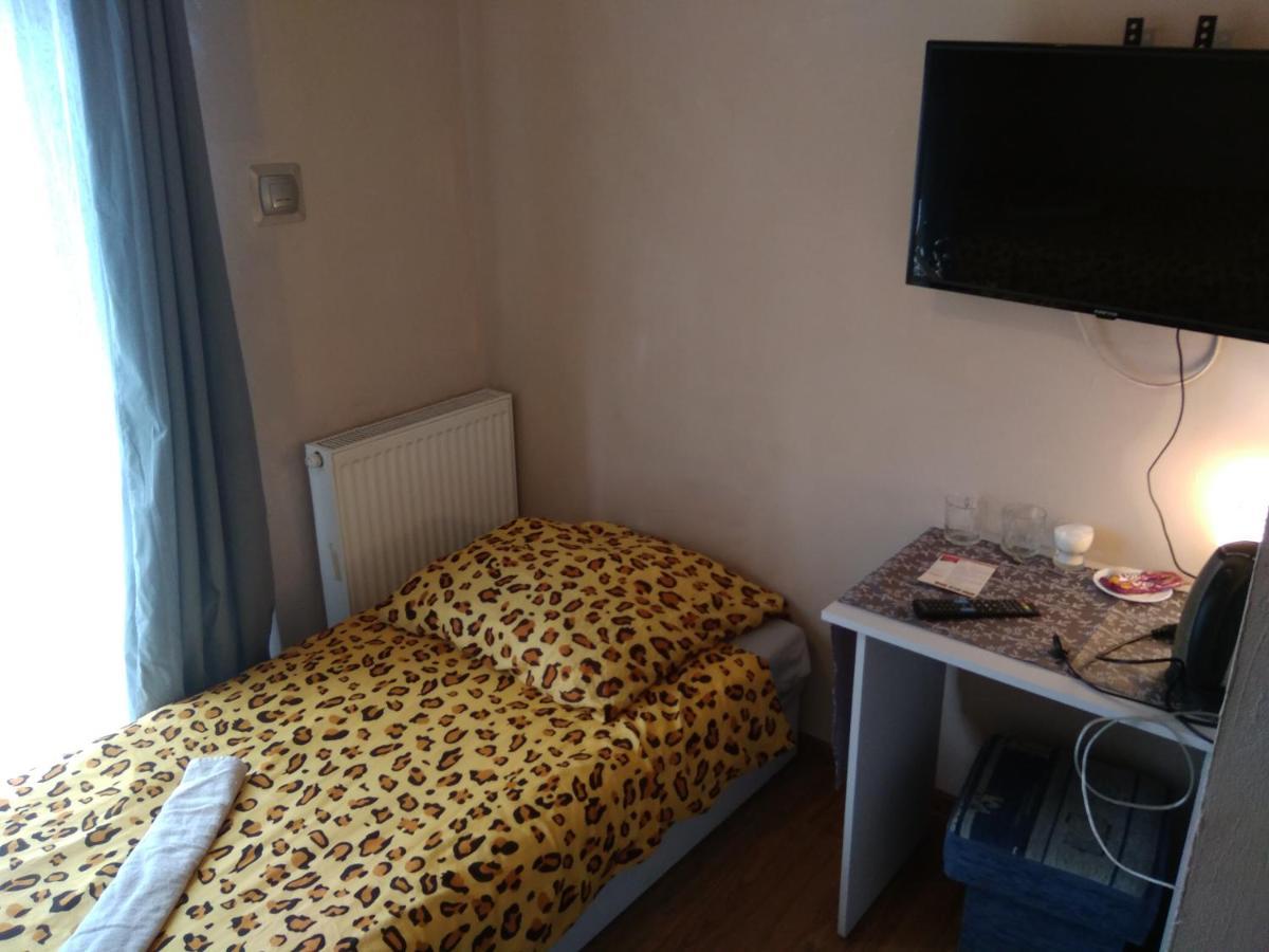 Ceramika Boleslawiec - Pensjonat Bagian luar foto